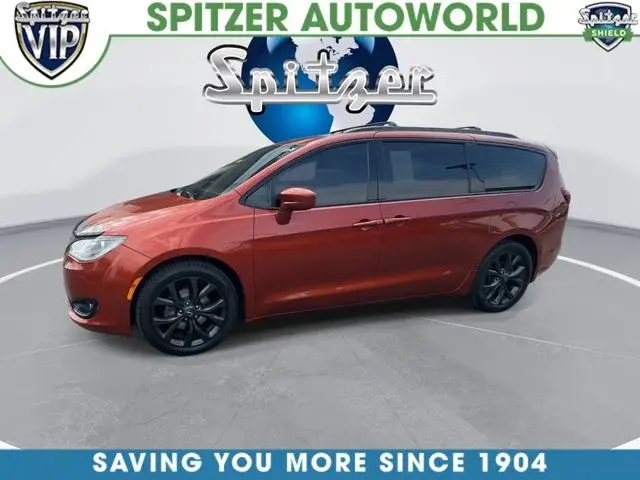 2018 Chrysler Pacifica Touring Plus photo 4