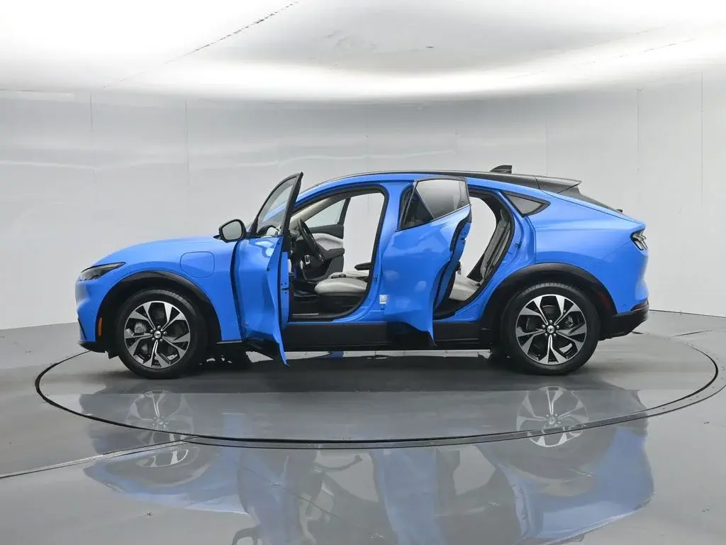 2023 Ford Mustang-Mach-e Premium photo 5