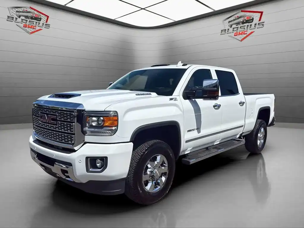 2019 GMC Sierra 4WD Crew Cab Standard Box Denali's photo