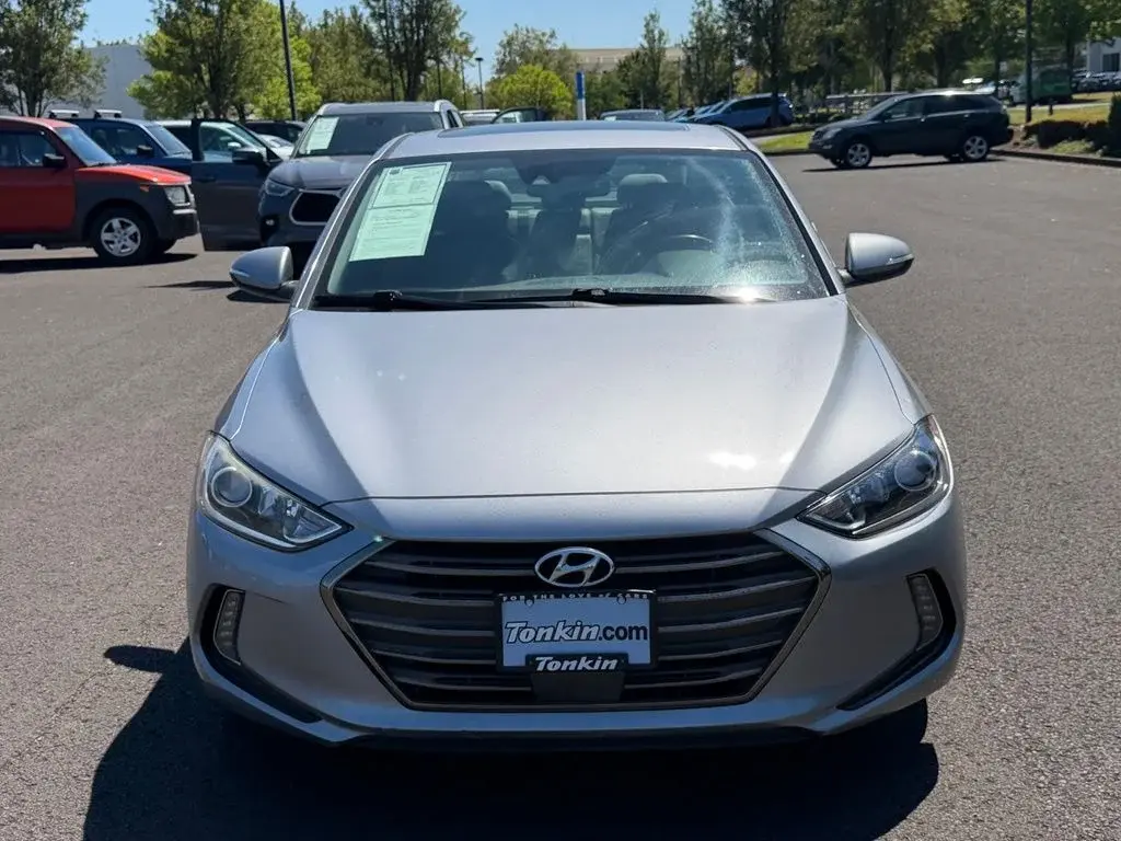 2017 Hyundai Elantra 2.0 Limited A/T PZEV photo 3
