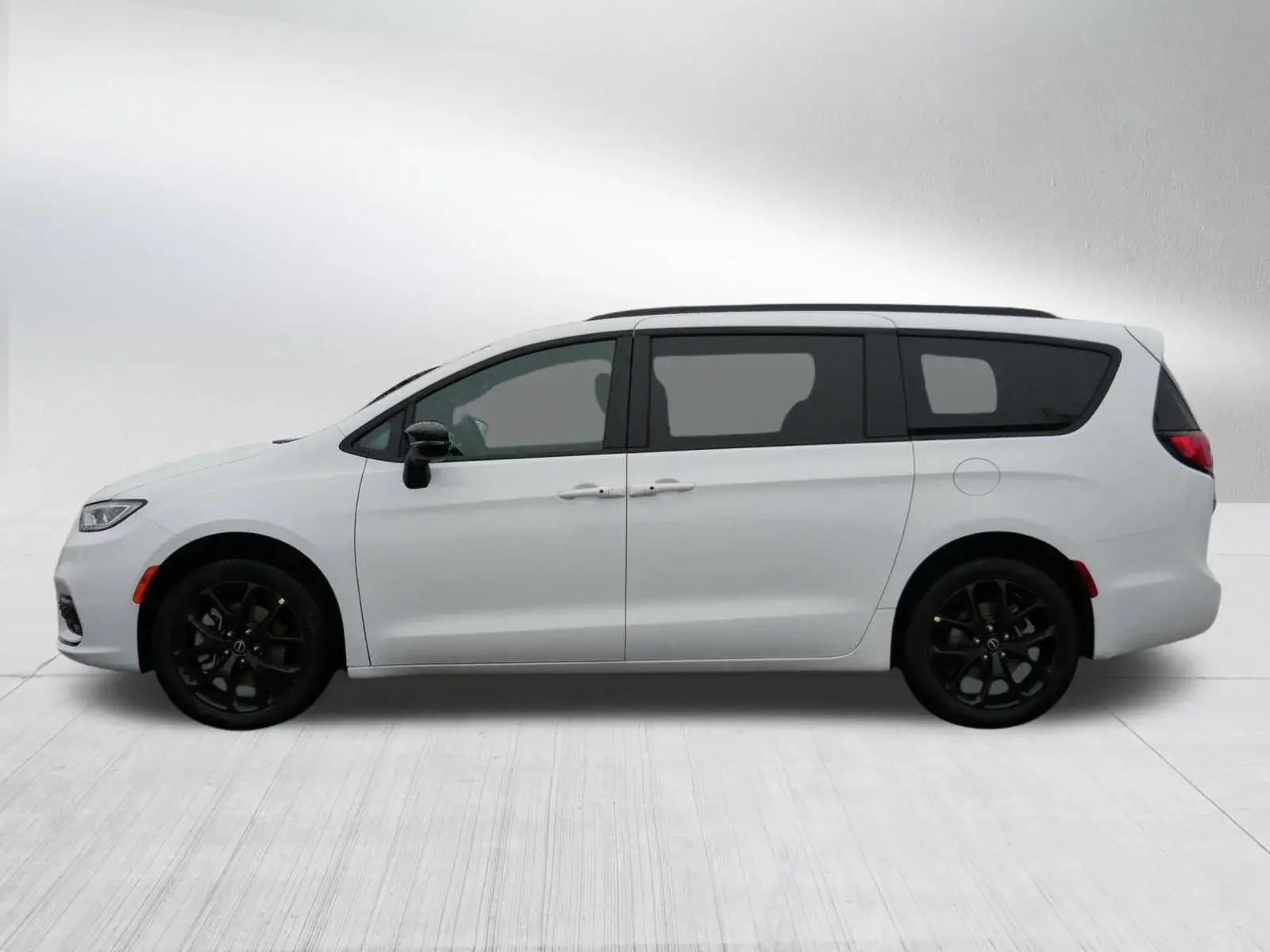 2026 Chrysler Pacifica Select AWD photo 4