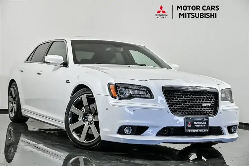 2013 Chrysler 300 SRT8 photo 1