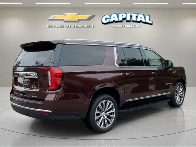 2022 GMC Yukon SLT 4X4 photo 5
