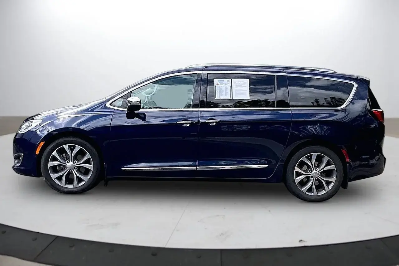 2018 Chrysler Pacifica Limited photo 5