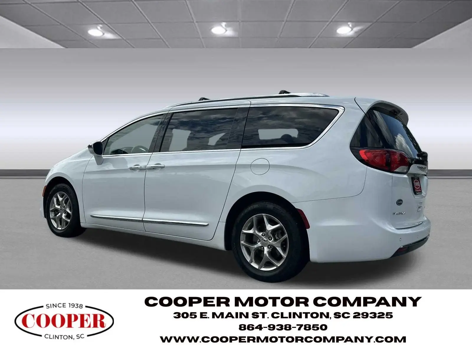 2017 Chrysler Pacifica Limited photo 3