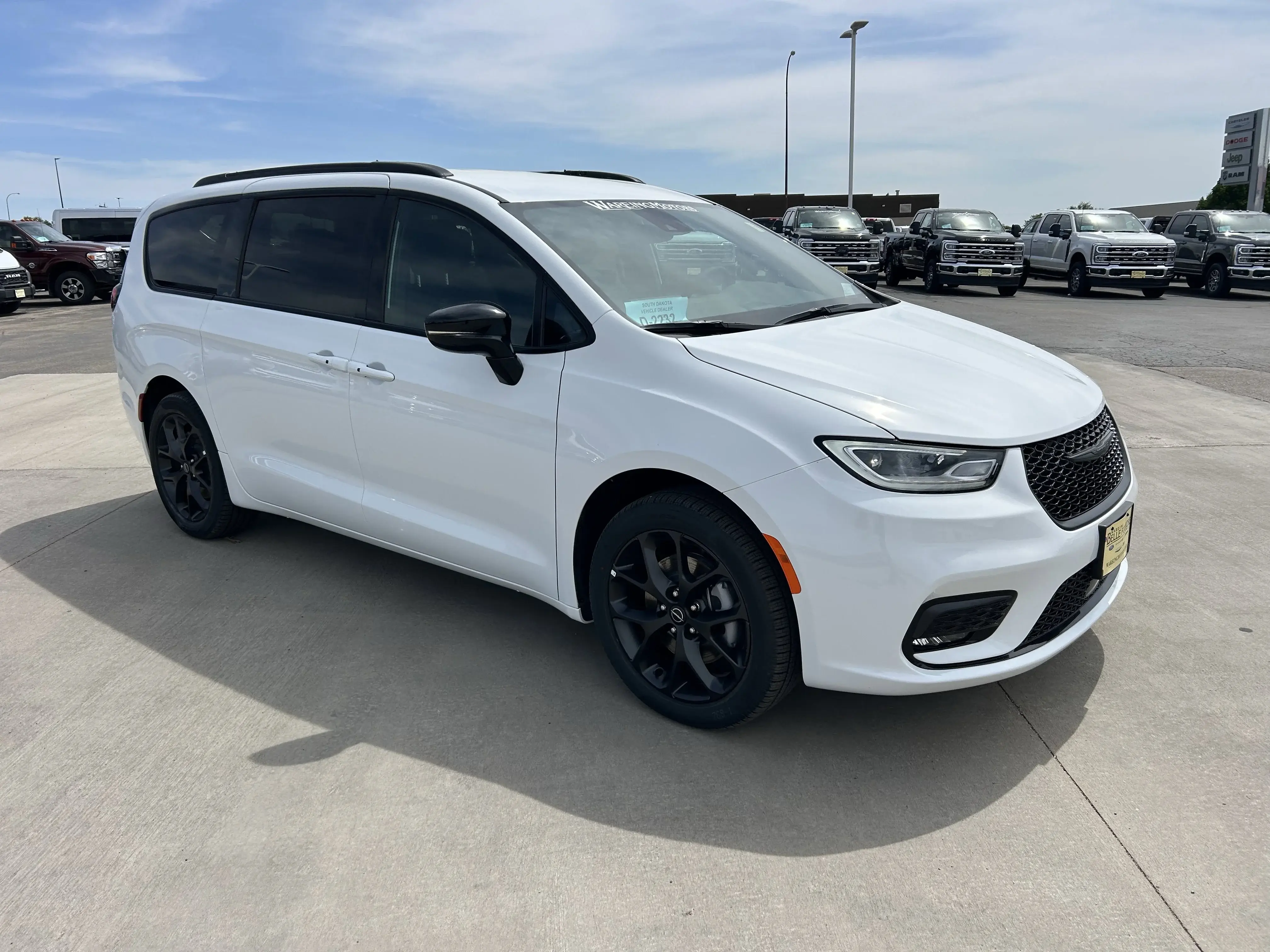 2026 Chrysler Pacifica Select AWD photo 3