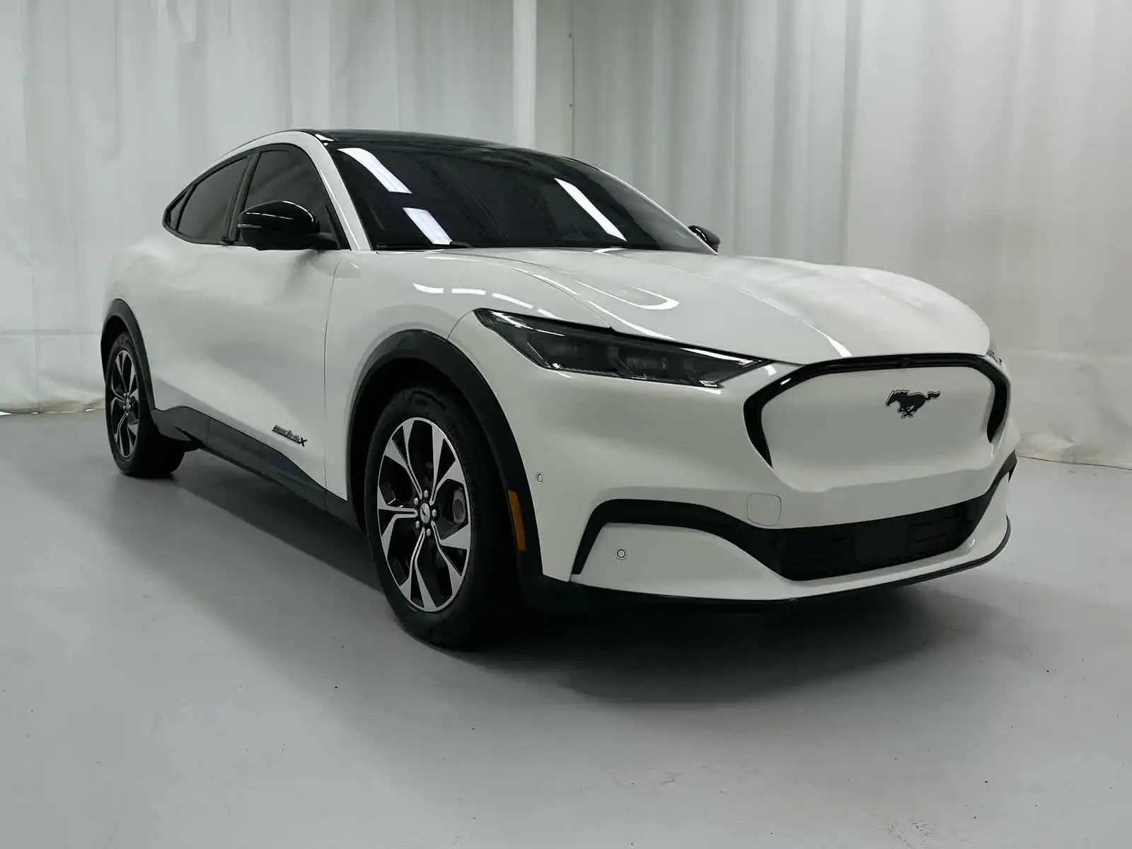 2023 Ford Mustang-Mach-e Premium's photo
