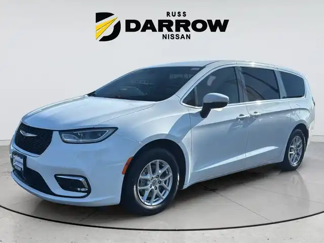 2023 Chrysler Pacifica Touring L's photo