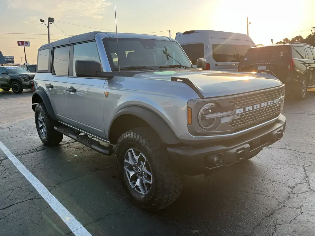 2023 Ford Bronco Badlands 4x4 photo 3