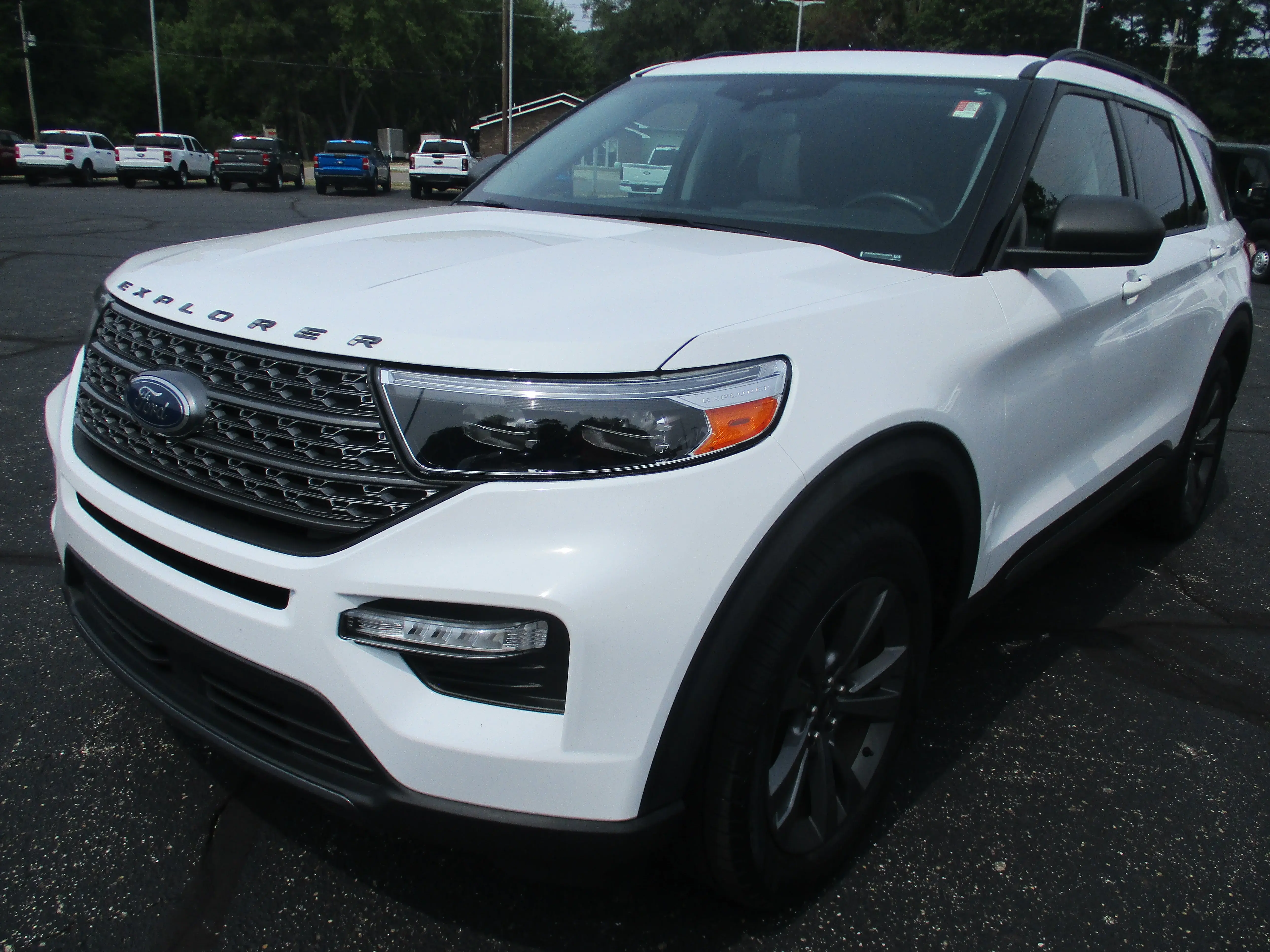 2021 Ford Explorer XLT 4WD photo 4