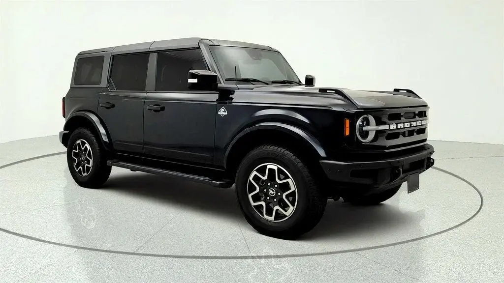 2023 Ford Bronco Outer Banks 4x4 photo 3