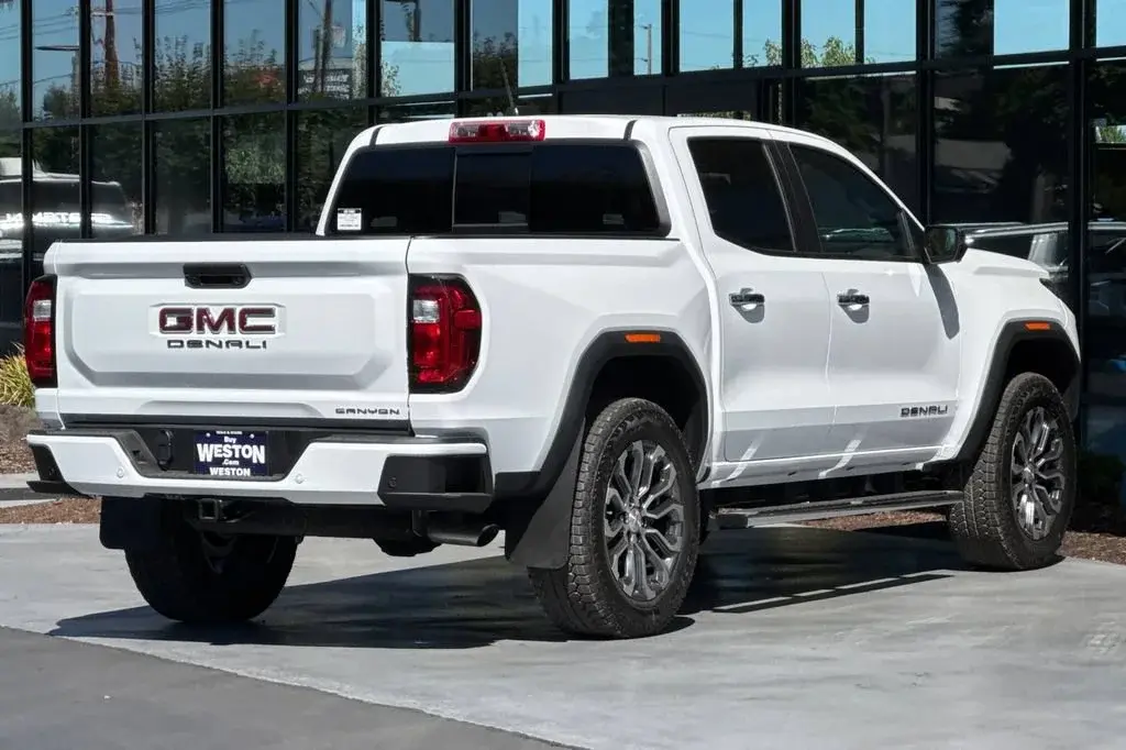 2026 GMC Canyon 4WD Denali Crew Cab Short Box photo 4