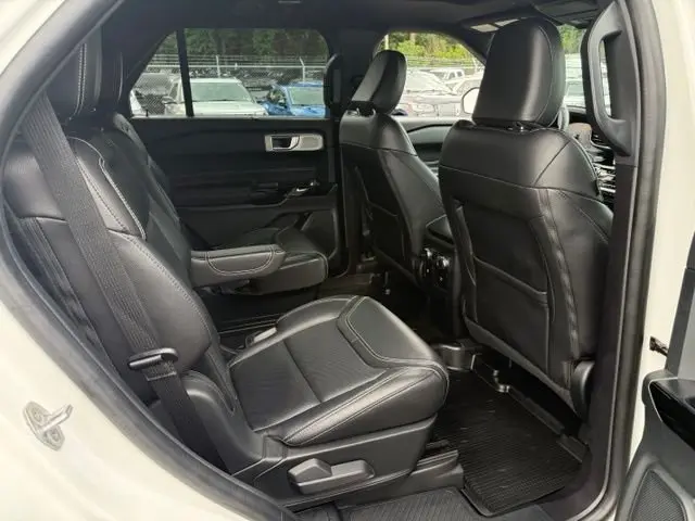2022 Ford Explorer ST 4WD photo 3