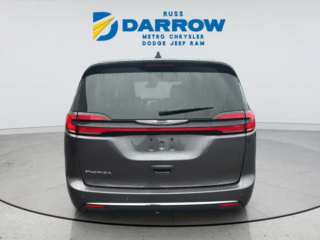 2023 Chrysler Pacifica Touring L photo 4