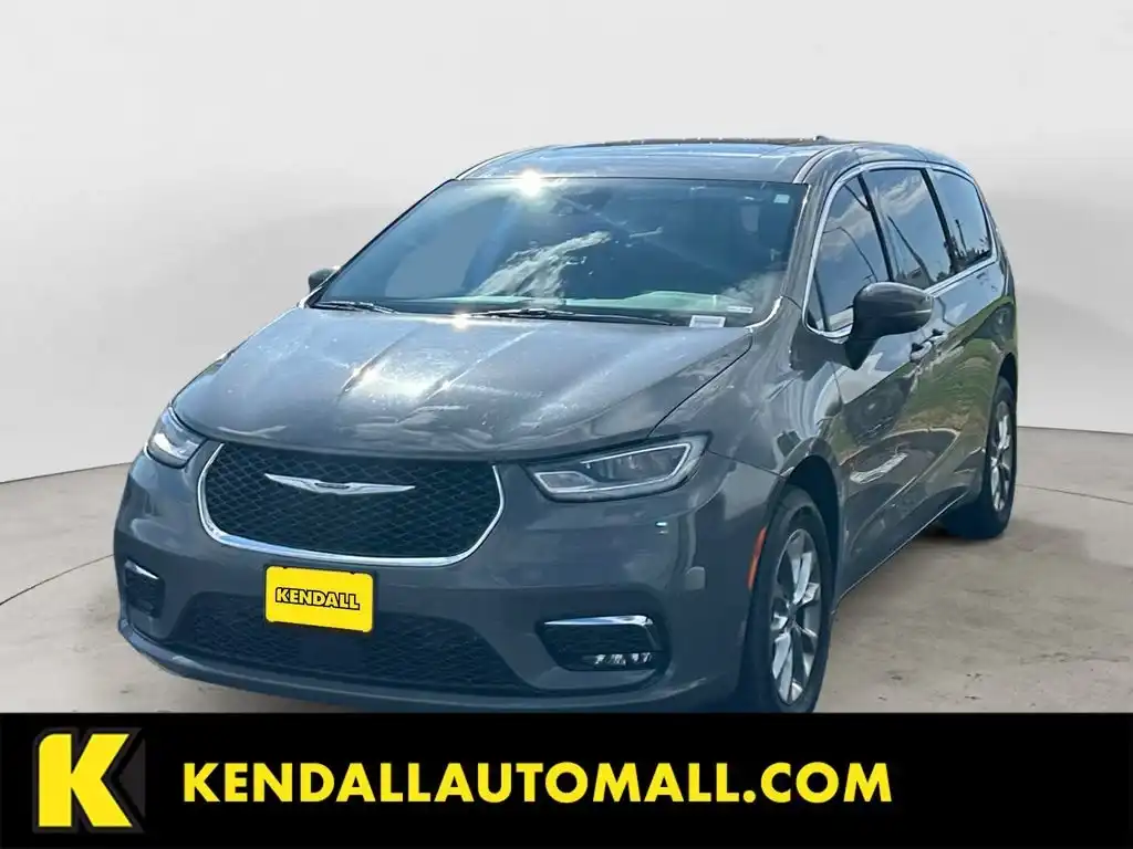 2023 Chrysler Pacifica Touring L AWD's photo