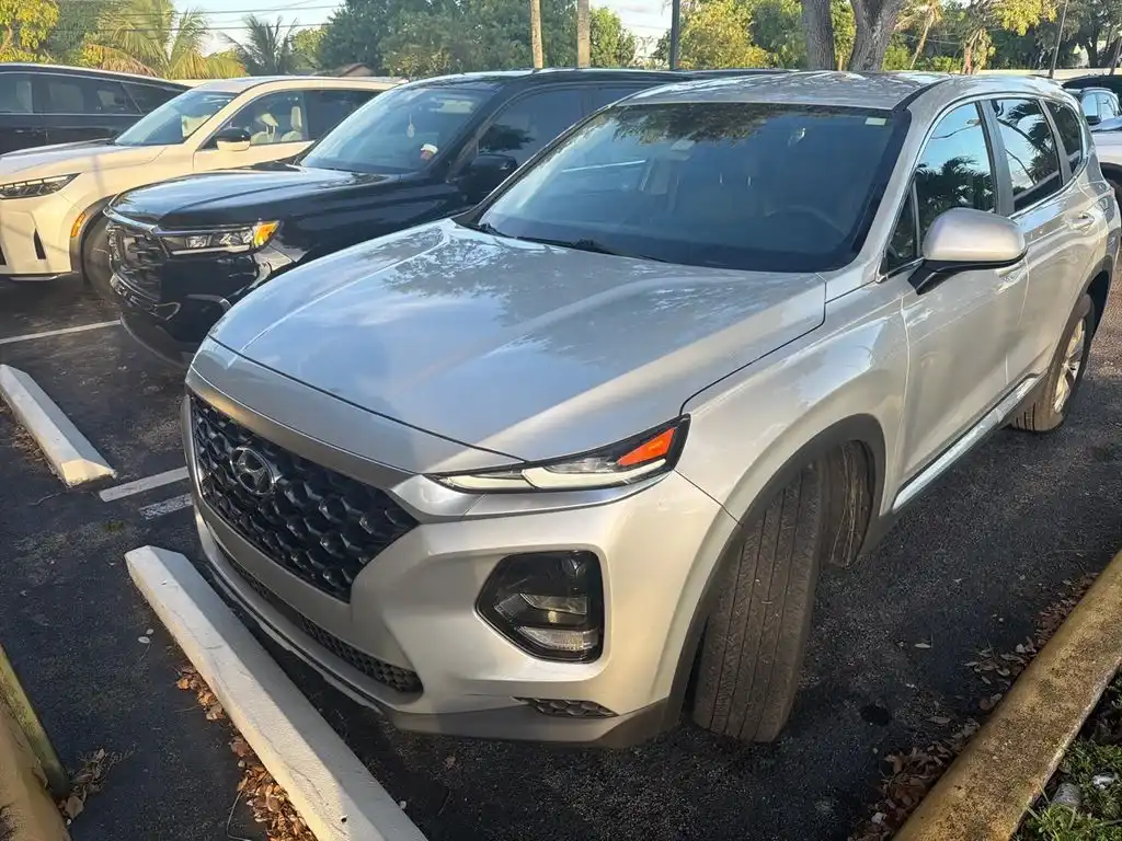 2019 Hyundai Santa Fe SE 2.4's photo