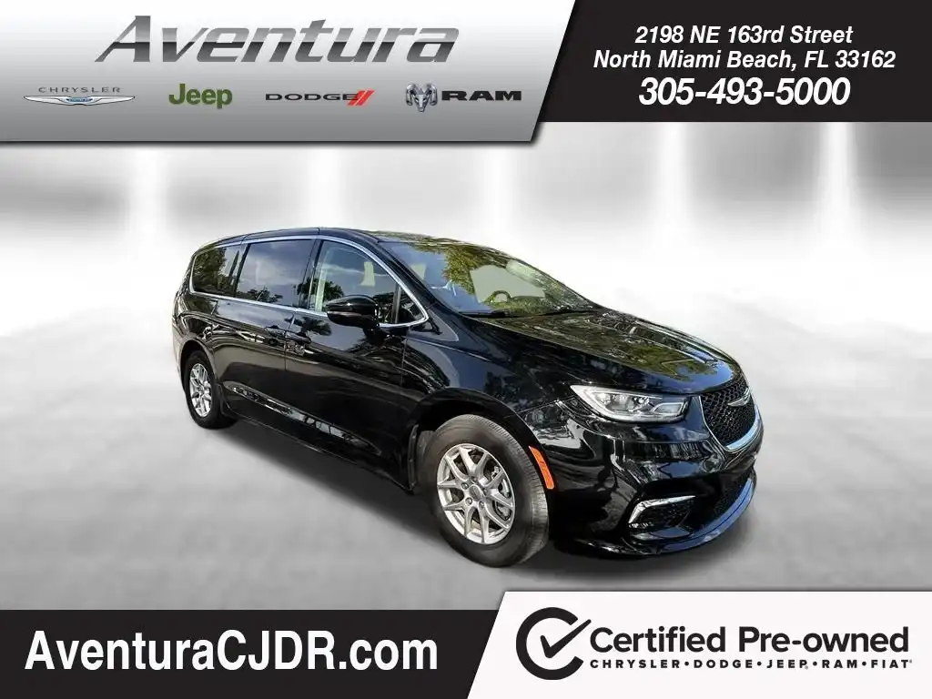 2024 Chrysler Pacifica Touring L's photo