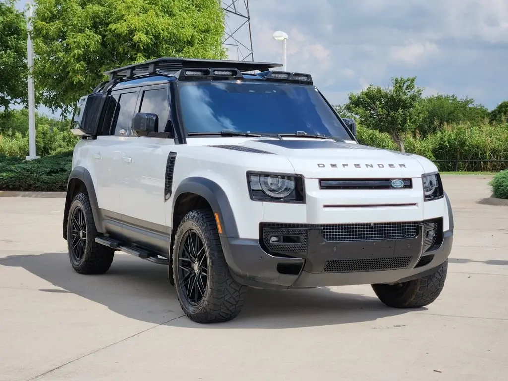 2020 Land Rover Defender HSE photo 3