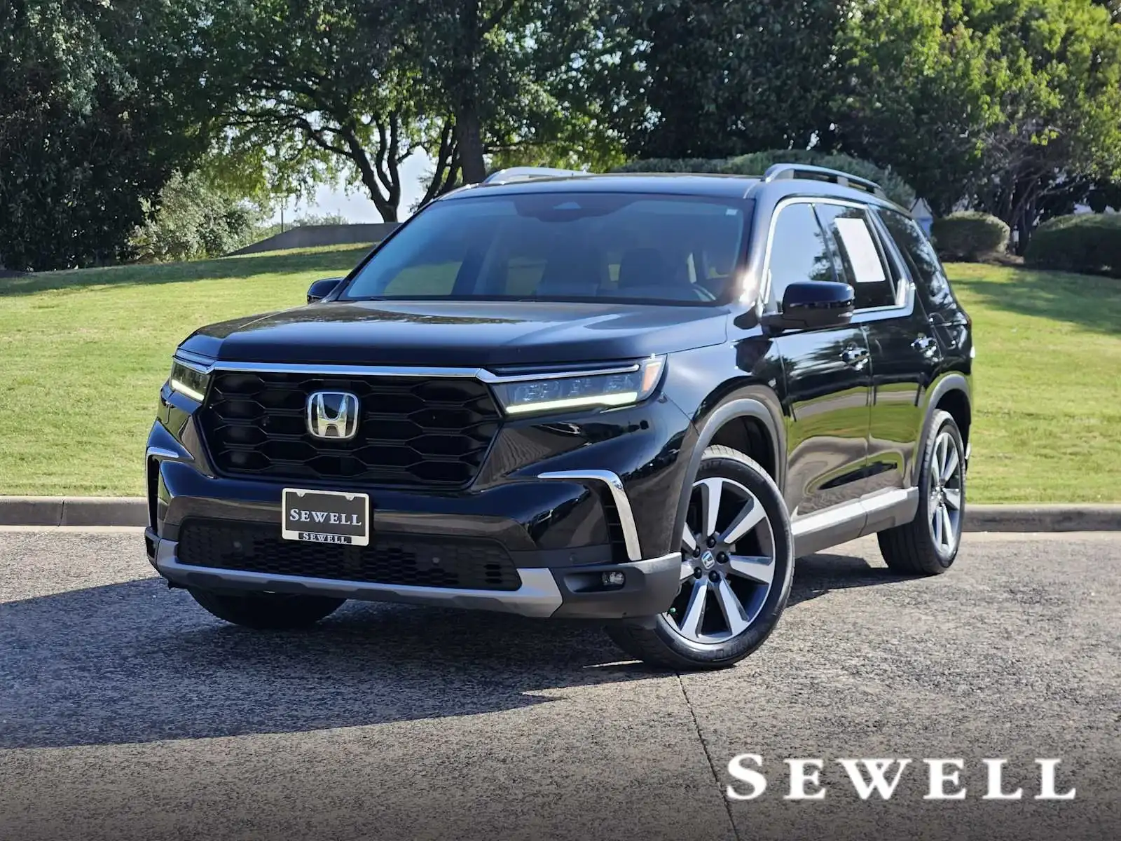 2025 Honda Pilot Touring 2WD's photo