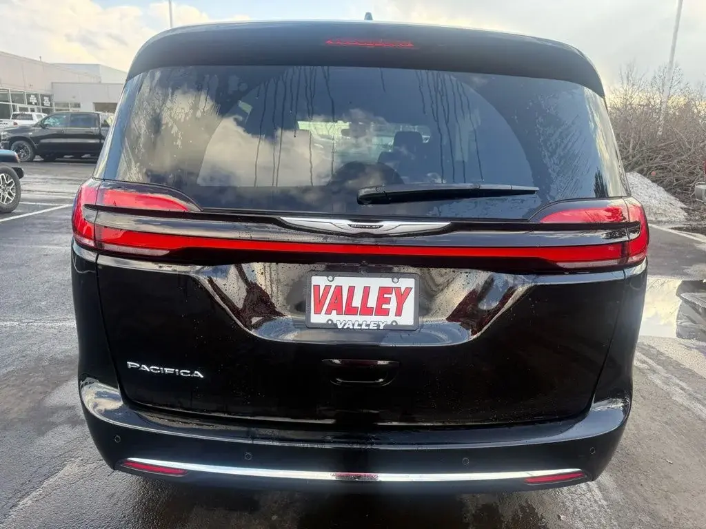 2026 Chrysler Pacifica Select photo 5