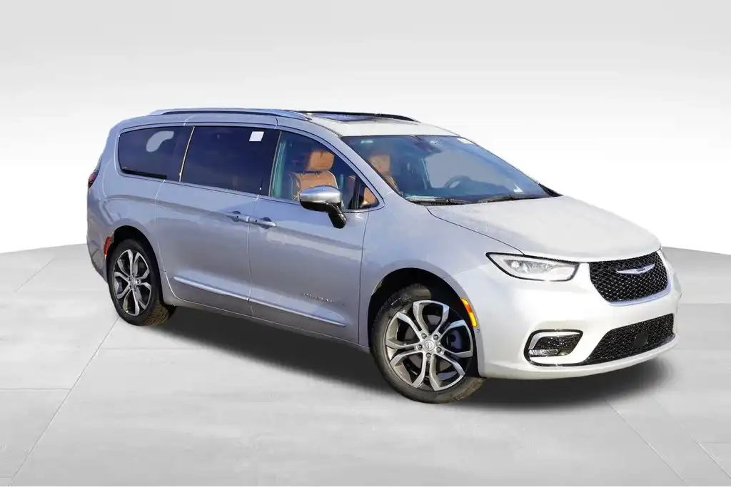 2026 Chrysler Pacifica Pinnacle AWD's photo