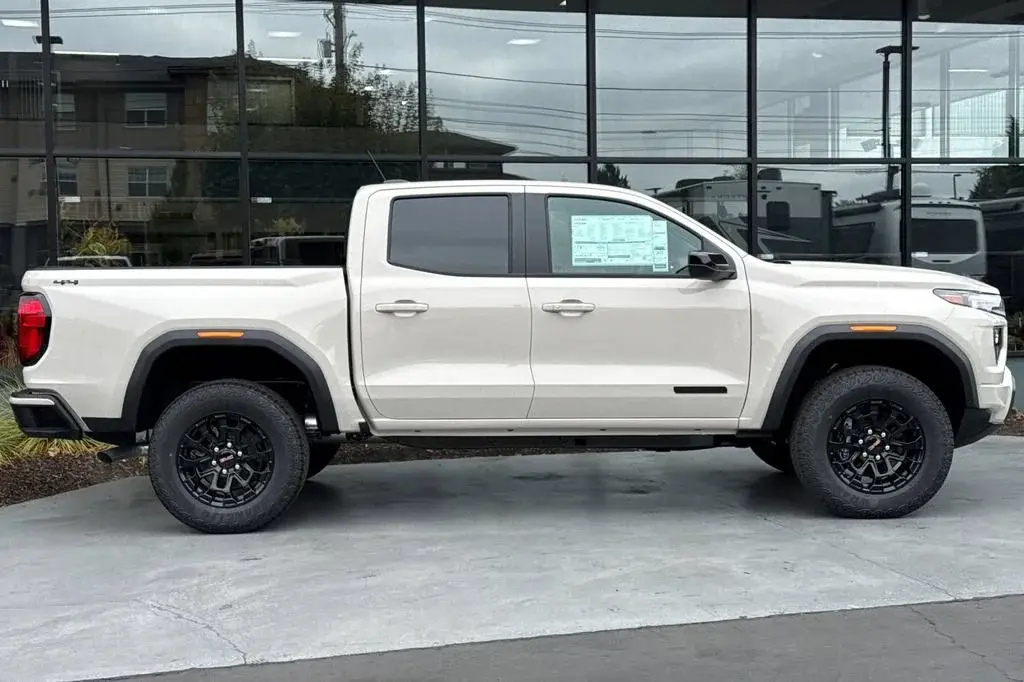 2026 GMC Canyon Elevation 4WD Crew Cab Short Box photo 3