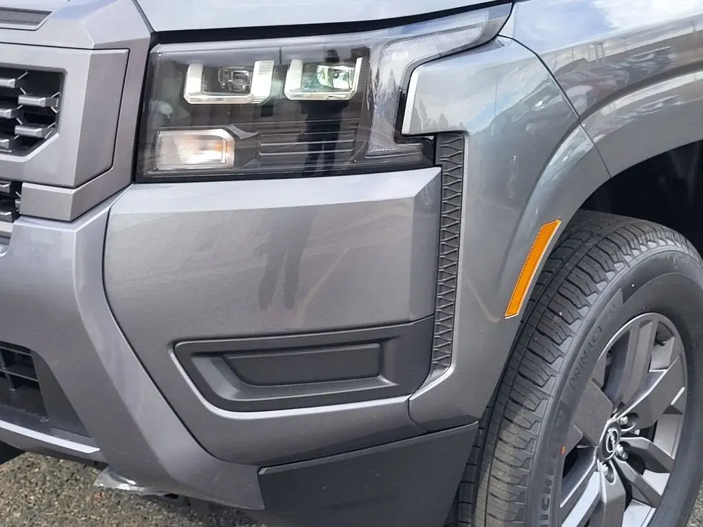 2026 Nissan Frontier SV Crew Cab 4WD SWB photo 5
