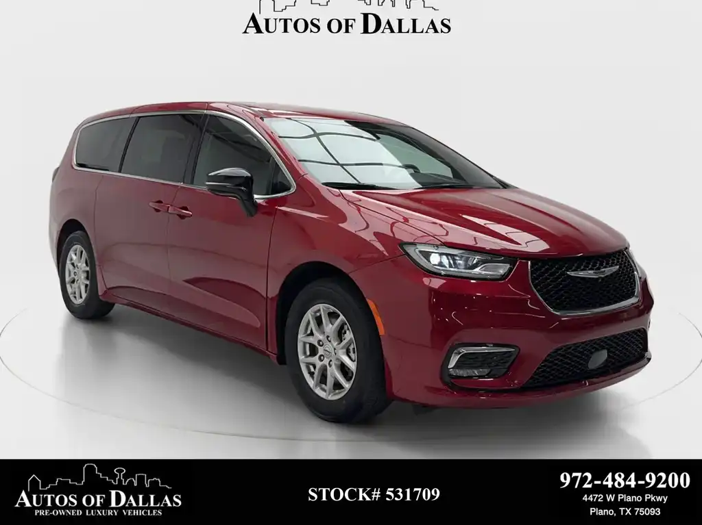 2025 Chrysler Pacifica Select's photo