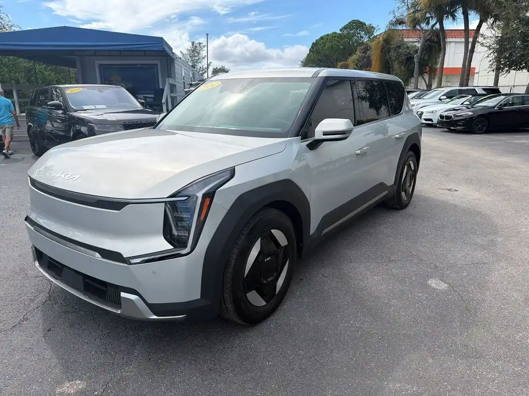 2024 Kia EV9 L Light R's photo