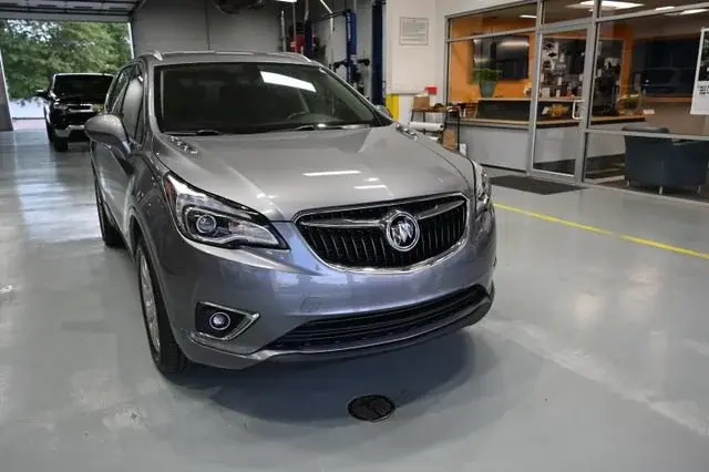 2020 Buick Envision Essence AWD photo 3