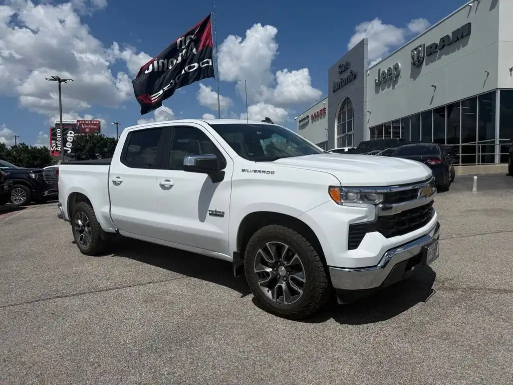 2024 Chevrolet Silverado 1500 LT Crew Cab Short Box's photo