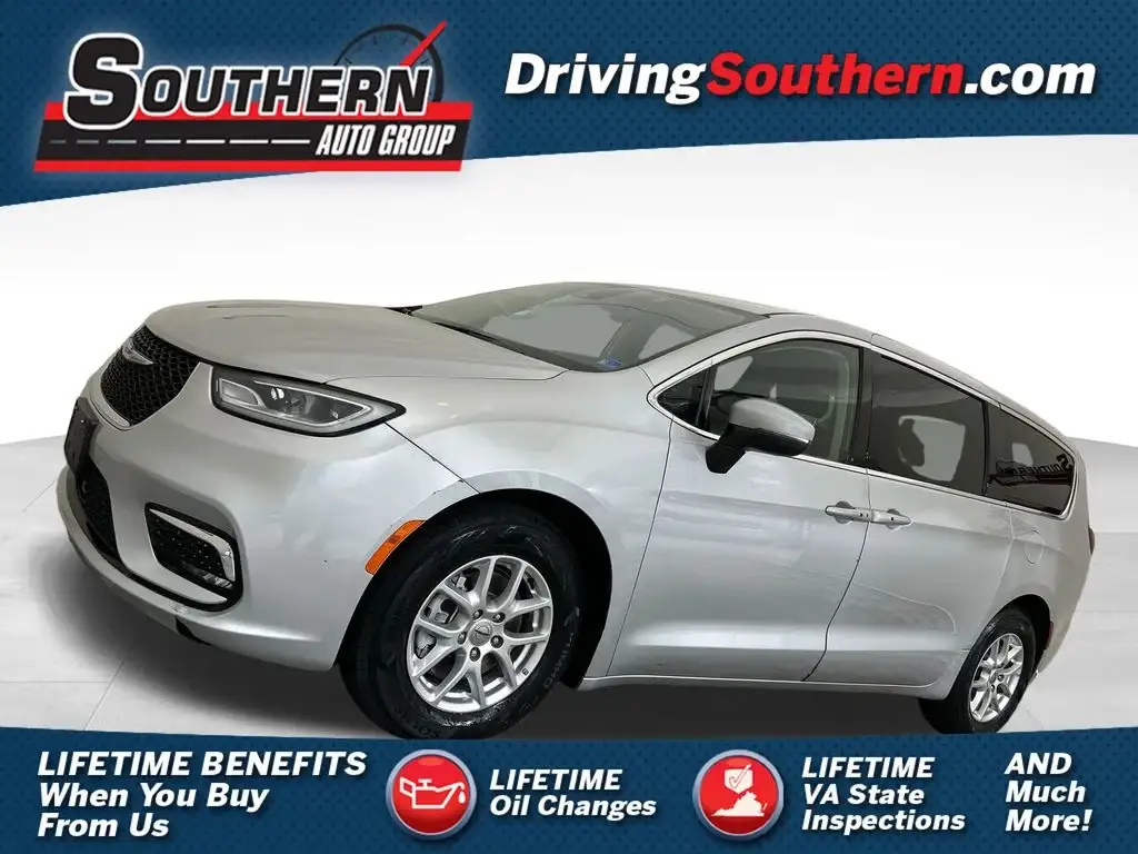 2023 Chrysler Pacifica Touring L photo 1