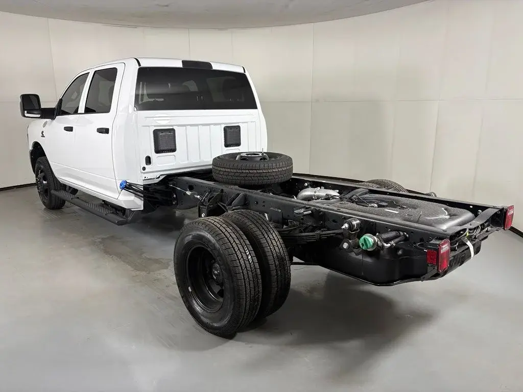2026 RAM 3500 Tradesman 4X4 Crew Cab photo 5
