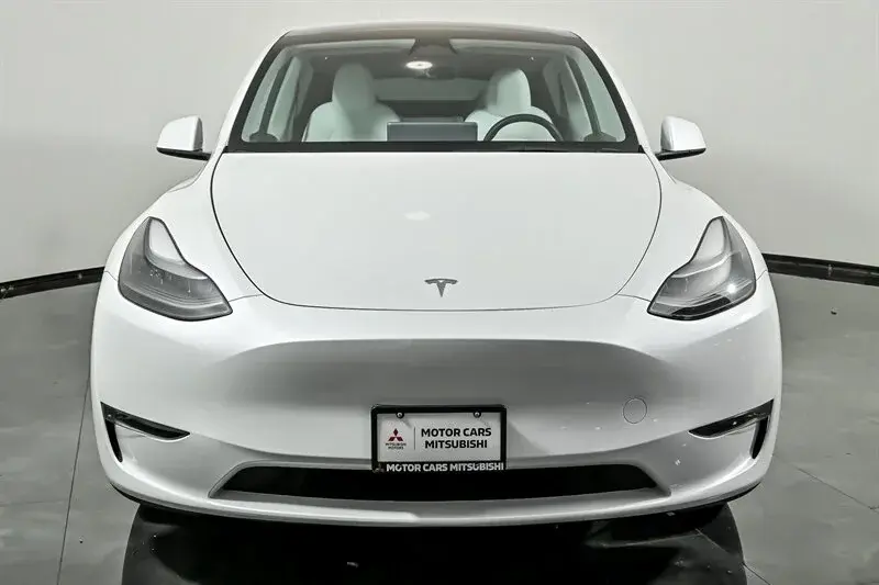 2023 Tesla Model Y Long Range Dual Motor AWD photo 4