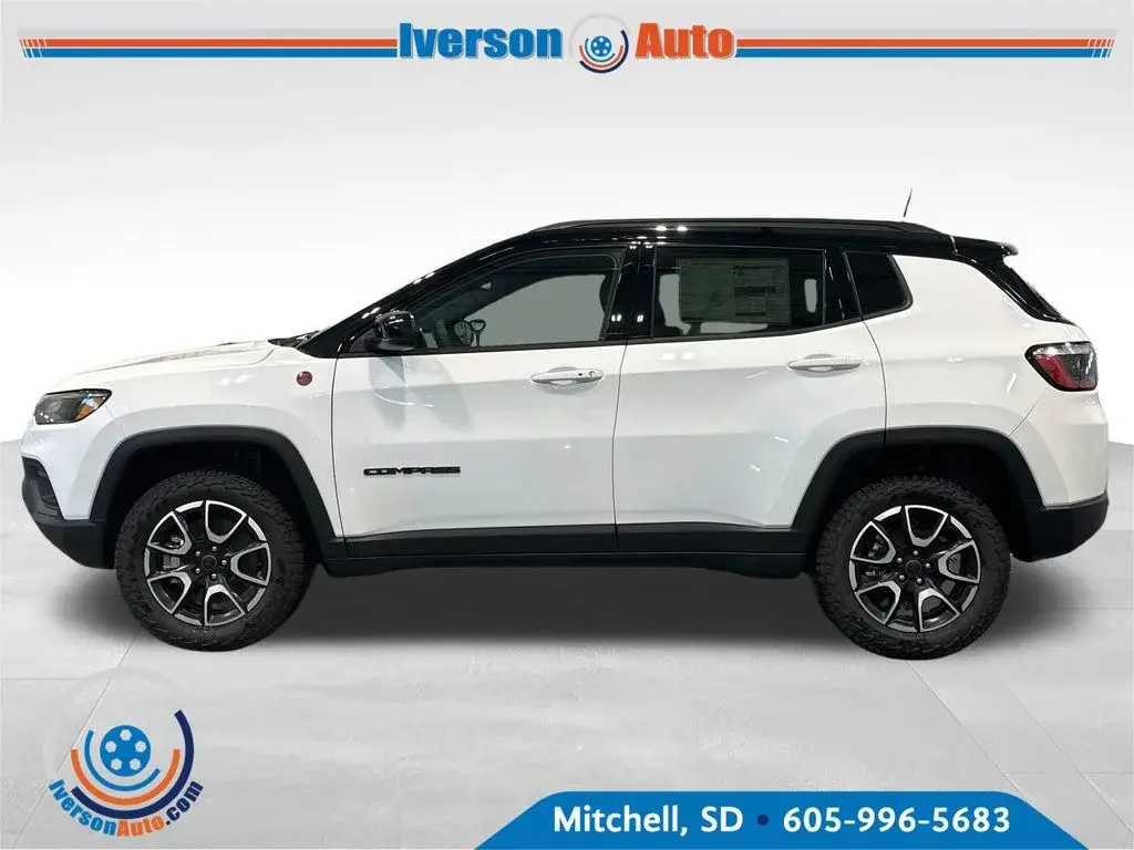 2026 Jeep Compass Trailhawk 4X4 photo 4