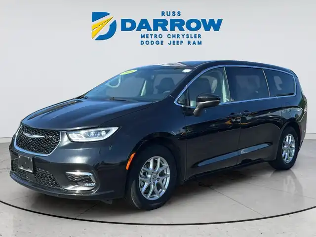 2023 Chrysler Pacifica Touring L's photo