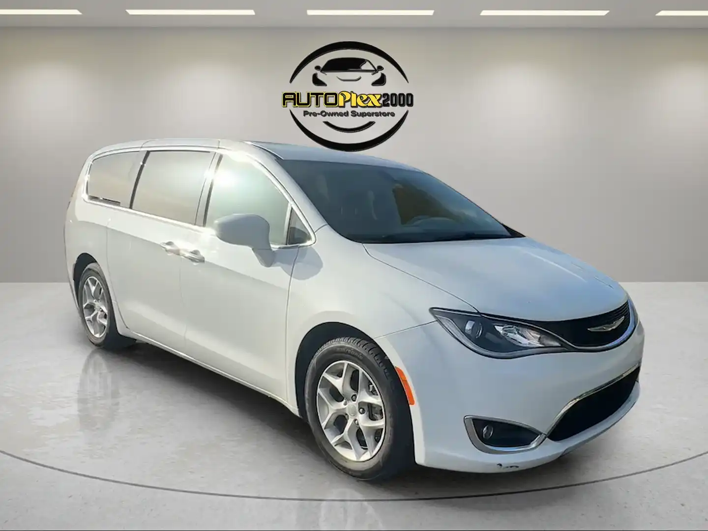 2018 Chrysler Pacifica Touring Plus's photo