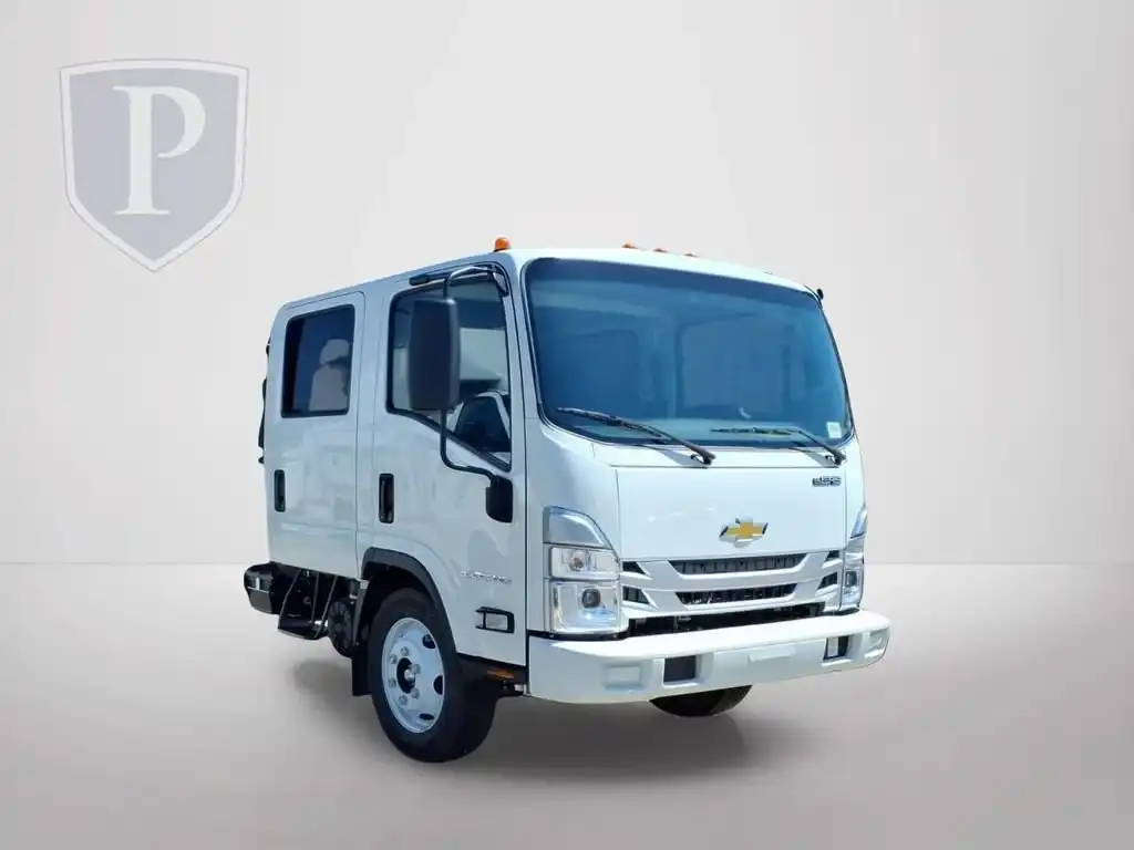 2027 Chevrolet Low Cab Forward 4500 Gas 150" WB Crew Cab's photo