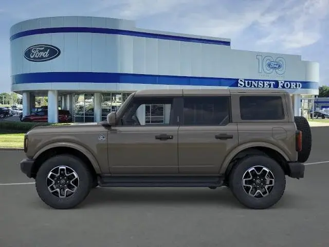 2026 Ford Bronco Outer Banks 4x4 photo 3