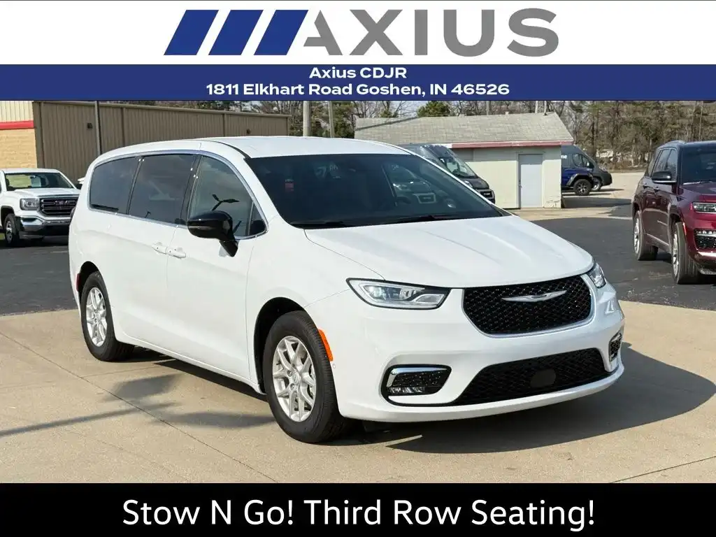 2025 Chrysler Pacifica Select's photo