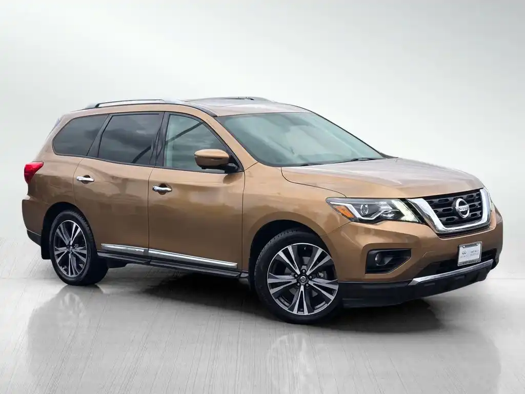 2017 Nissan Pathfinder Platinum 4WD's photo