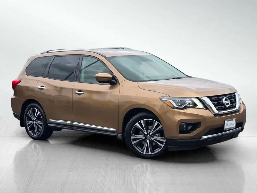 2017 Nissan Pathfinder Platinum 4WD's photo
