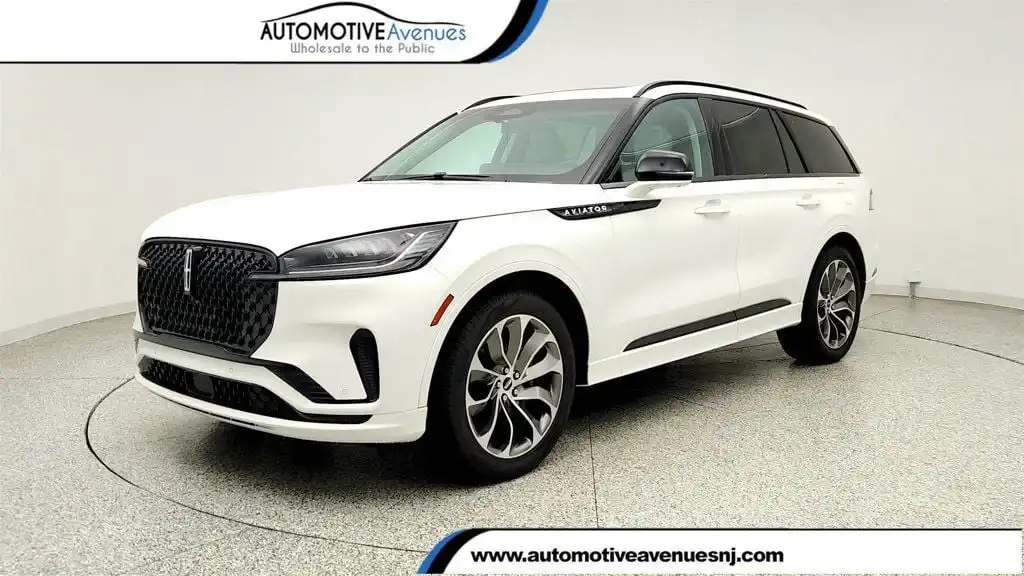 2025 Lincoln Aviator Premiere RWD's photo