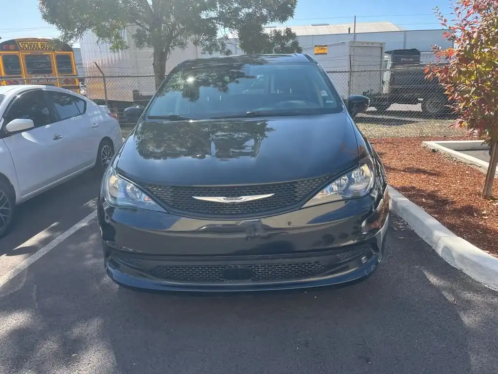 2023 Chrysler Voyager LX's photo