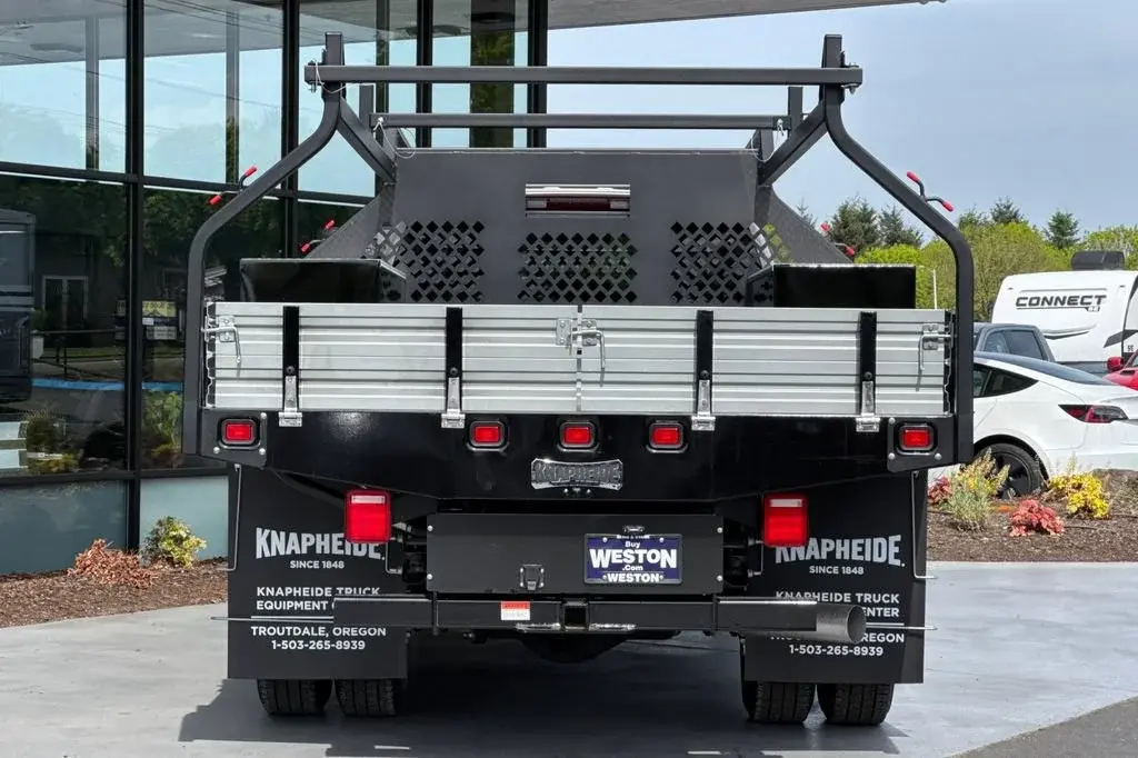 2026 GMC Sierra 4WD Crew Cab Chassis Pro photo 5