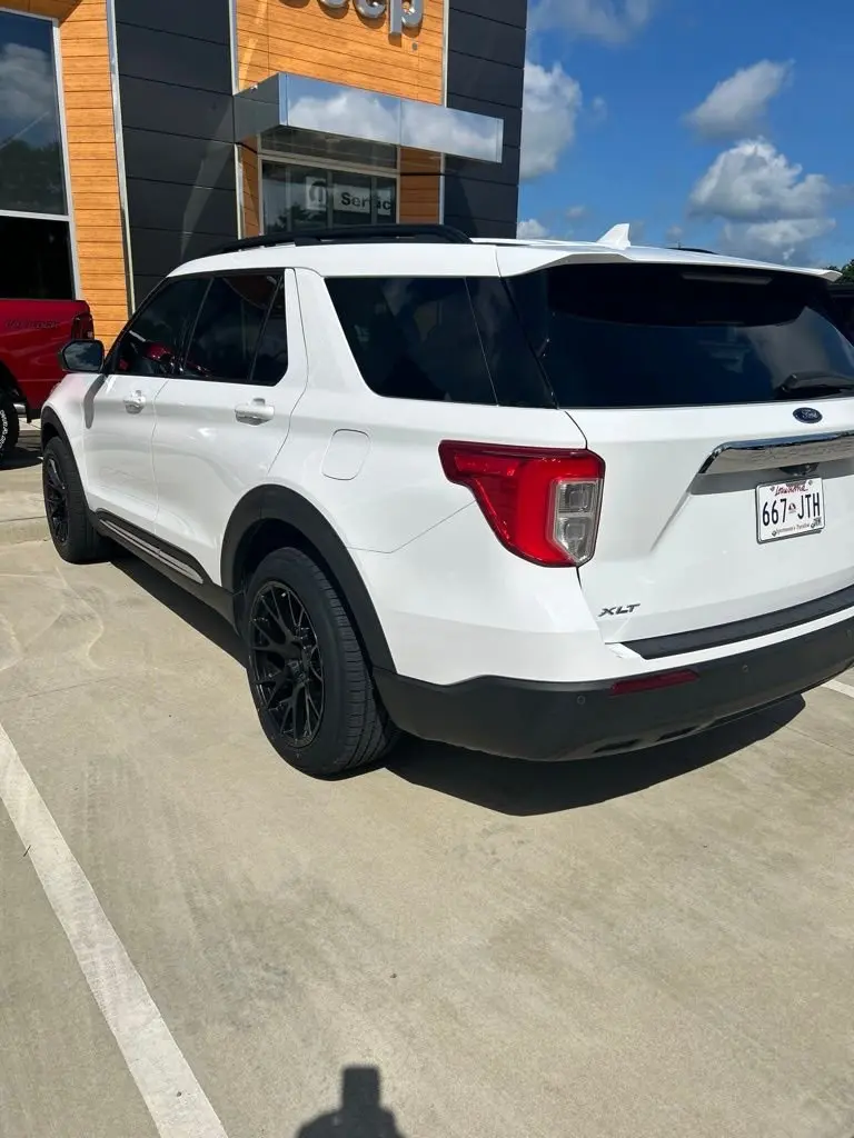 2020 Ford Explorer XLT RWD photo 4