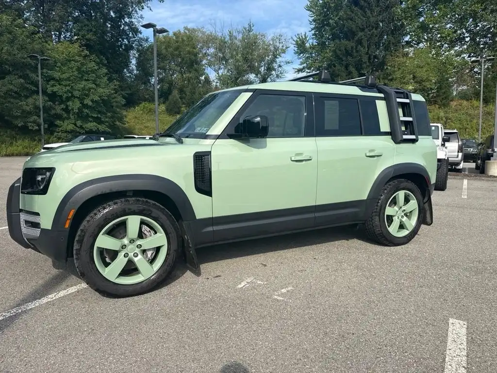 2023 Land Rover Defender 75th Edition's photo