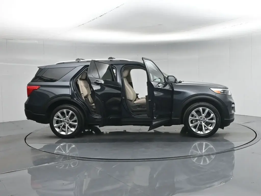 2023 Ford Explorer Platinum HEV photo 4