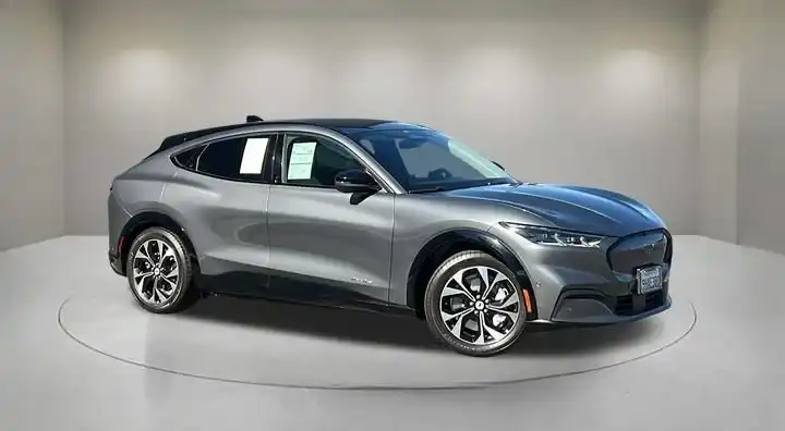 2023 Ford Mustang-Mach-e Premium's photo