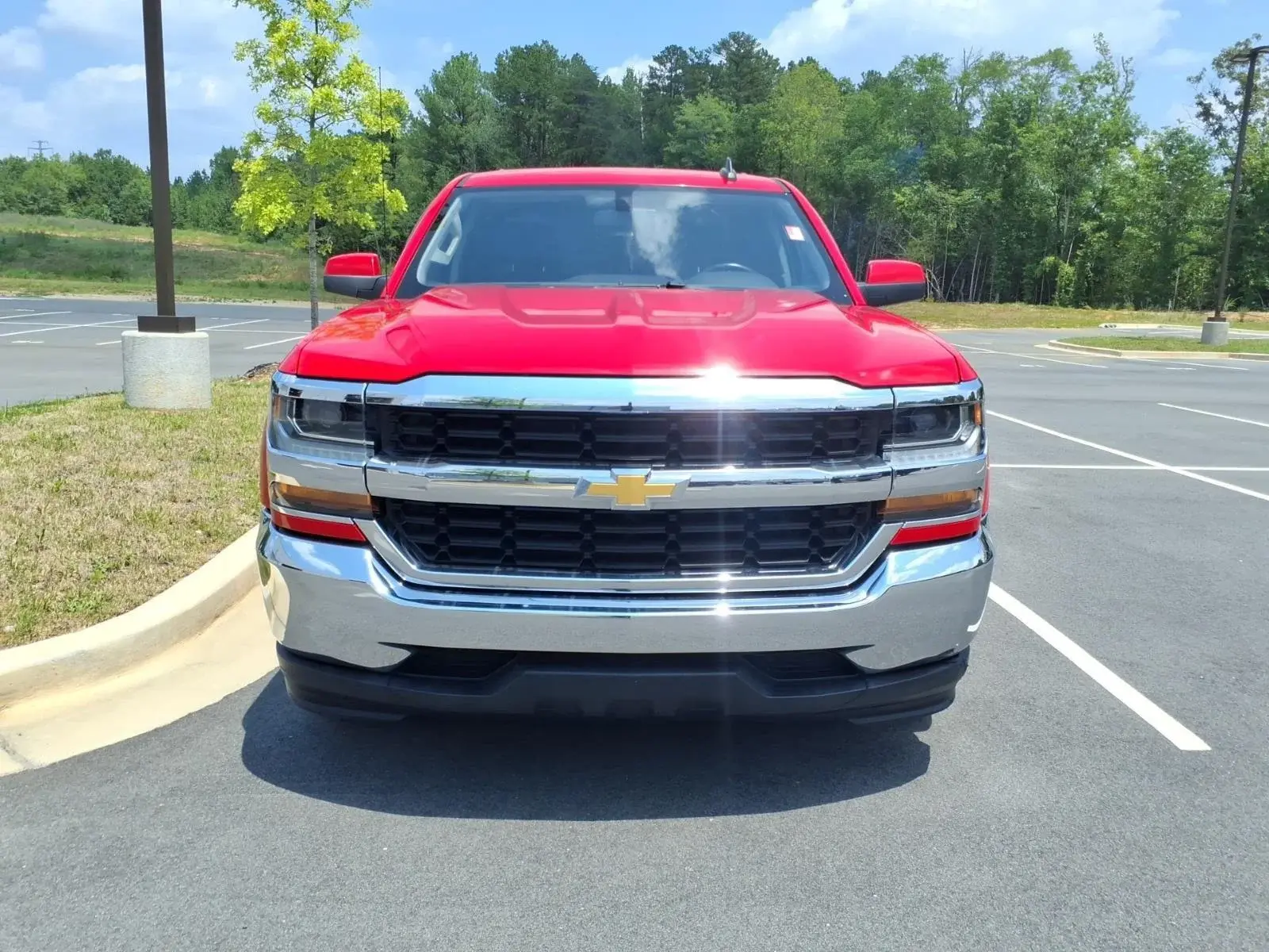 2018 Chevrolet Silverado 1500 LT Double Cab Std Box photo 4